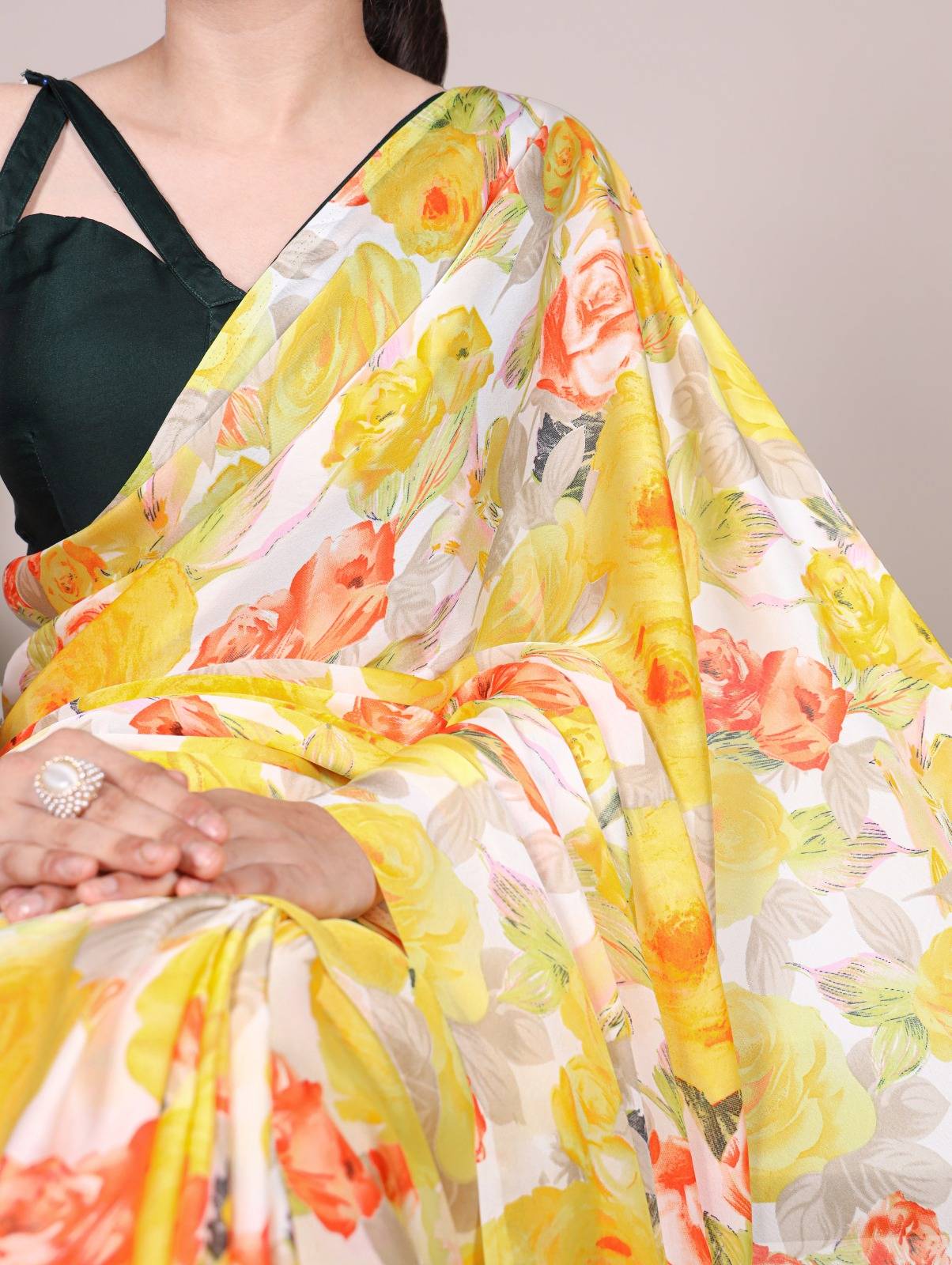 Taraa L 7017 Saree market in Kolkata